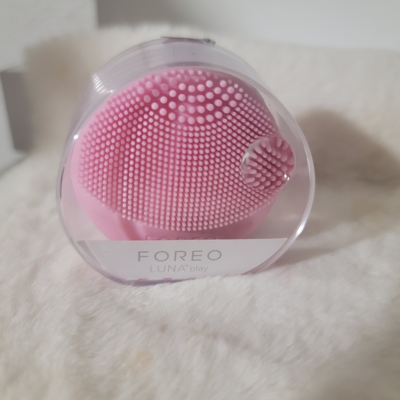 Foreo Luna Play Facial Cleansing Brush - Picture 1 of 2
